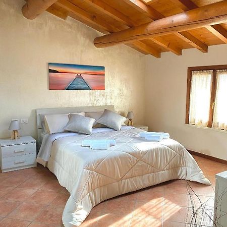 Апартаменты Casa Vacanze Raggio Di Sole Валеджо-суль-Минчо Экстерьер фото