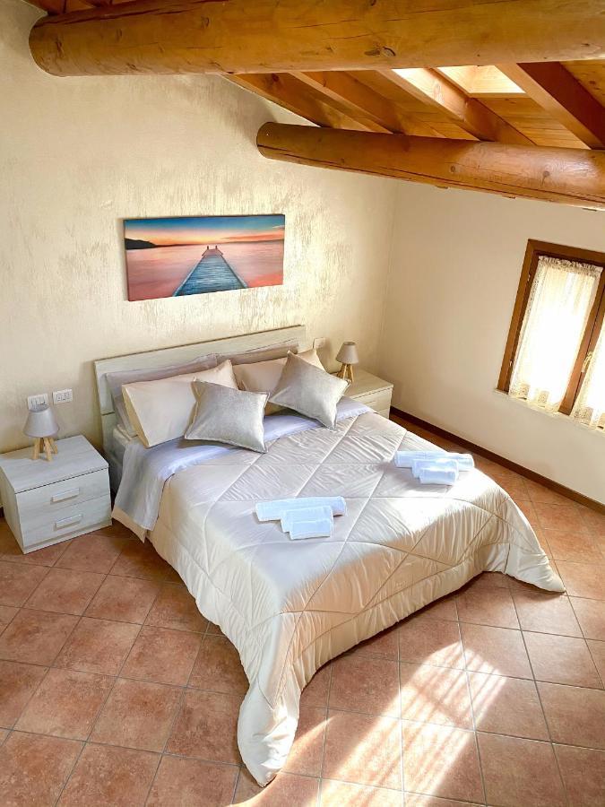 Апартаменты Casa Vacanze Raggio Di Sole Валеджо-суль-Минчо Экстерьер фото