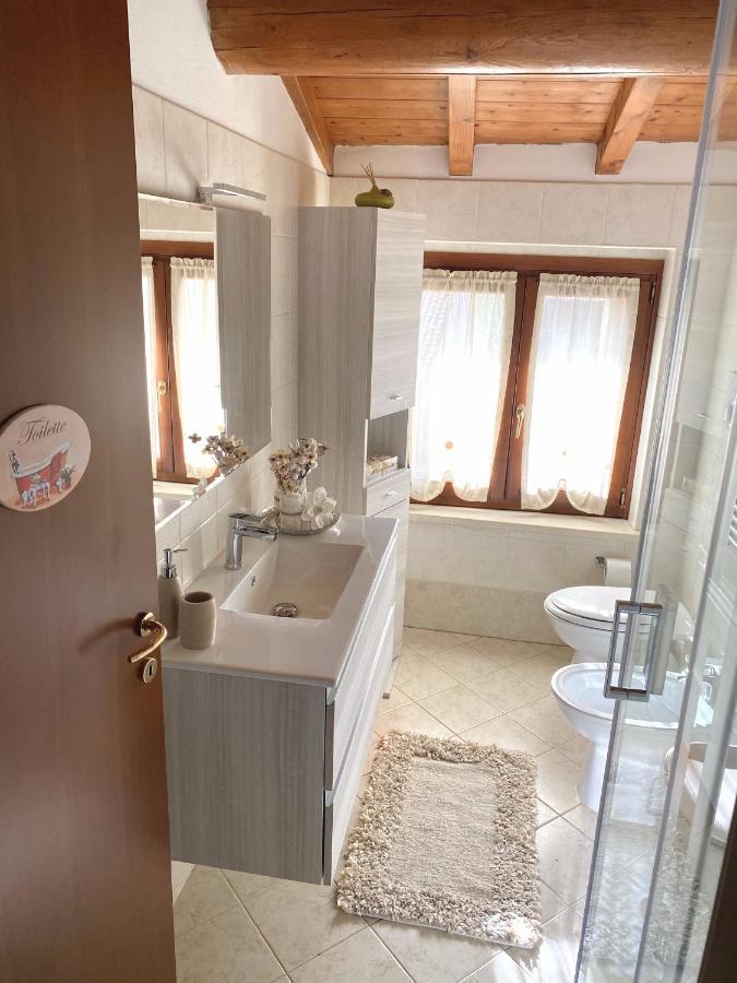 Апартаменты Casa Vacanze Raggio Di Sole Валеджо-суль-Минчо Экстерьер фото