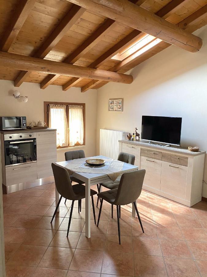 Апартаменты Casa Vacanze Raggio Di Sole Валеджо-суль-Минчо Экстерьер фото