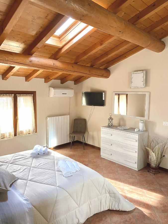 Апартаменты Casa Vacanze Raggio Di Sole Валеджо-суль-Минчо Экстерьер фото